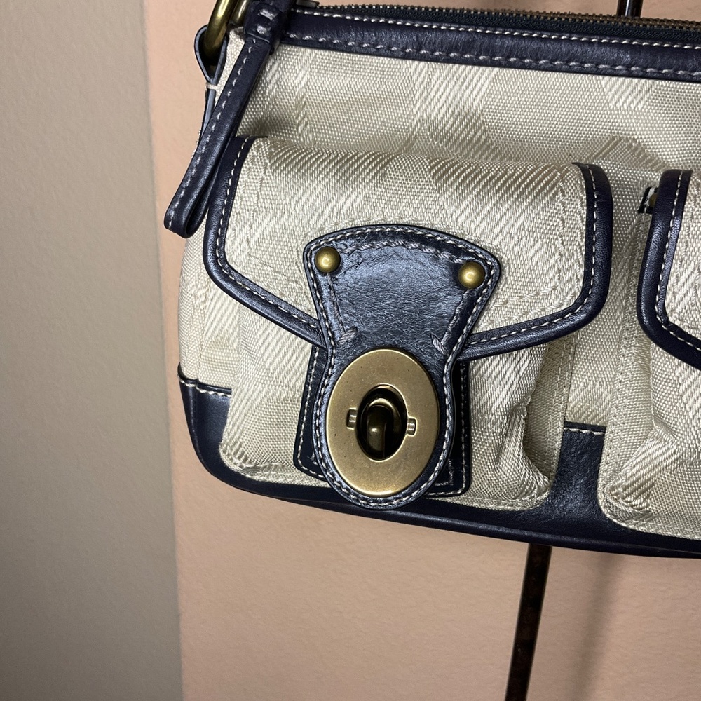 Coach Signature Hampton Cargo Pocket 10894 Navy Trim Double Turnlock Bag - Picture 5 of 13